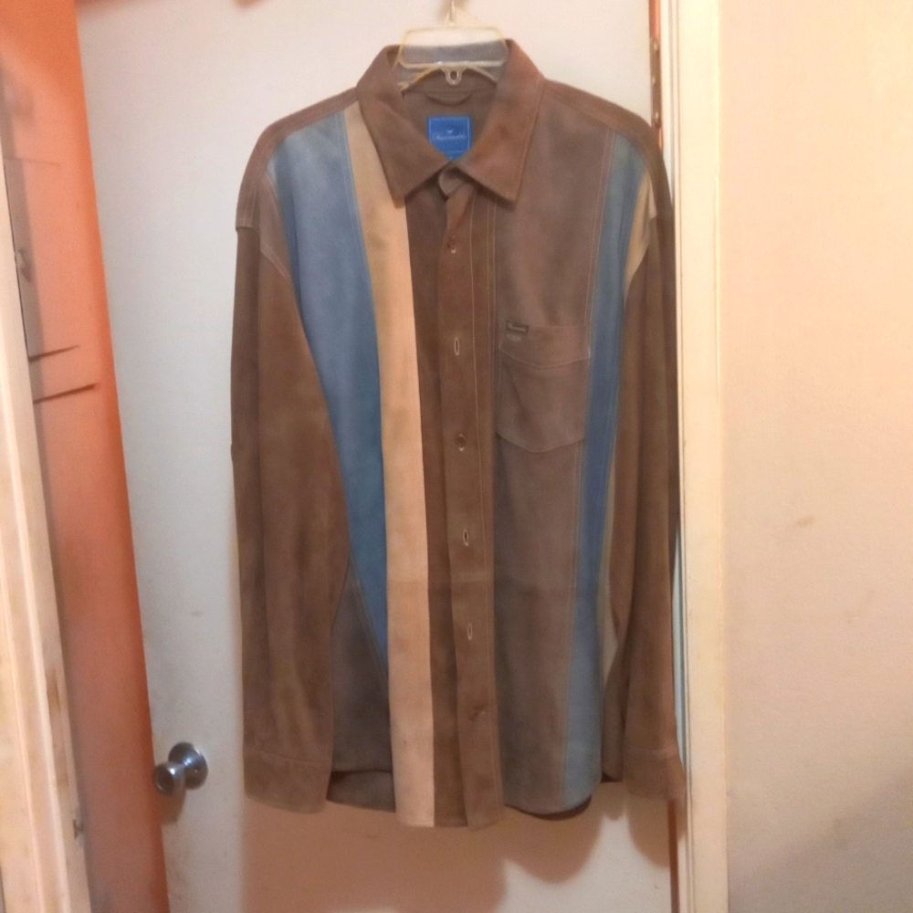Large faconnable goatskin leather button up shirt